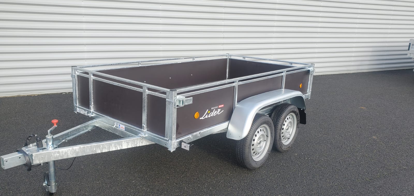 Lire la suite à propos de l’article Remorque Lider bois 43450 / 1299 € TTC  Promo : coffre avant + feux à led + antivol offerts !!!