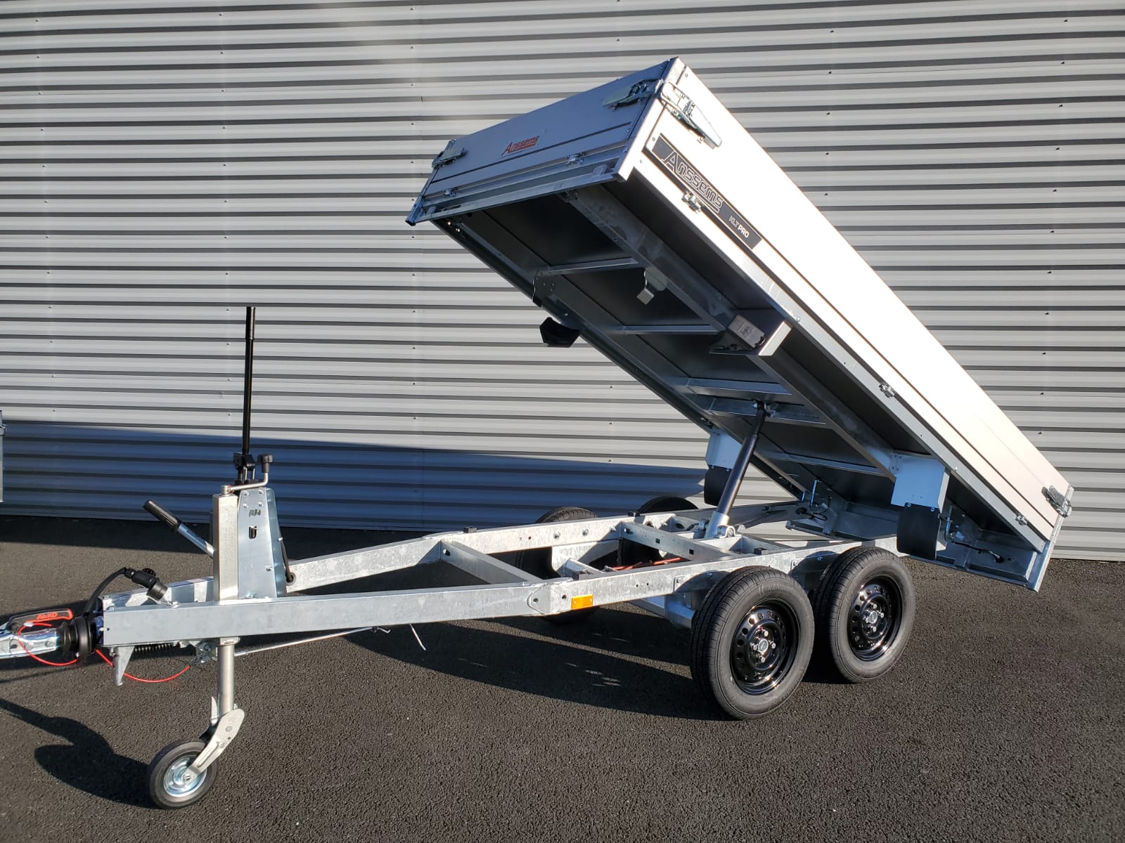 Lire la suite à propos de l’article Remorque benne Anssems  KLT-2 2000  305X150X30   4399 €ttc