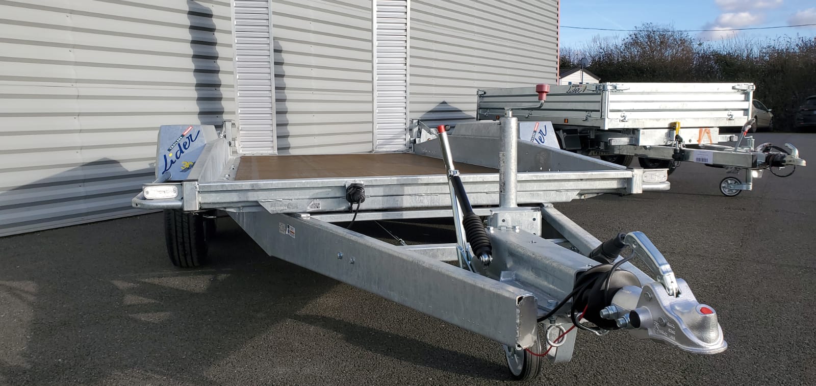 Lire la suite à propos de l’article Remorque Lider porte engin  40850  1500/2500 kgs   prix 4789 € ttc
