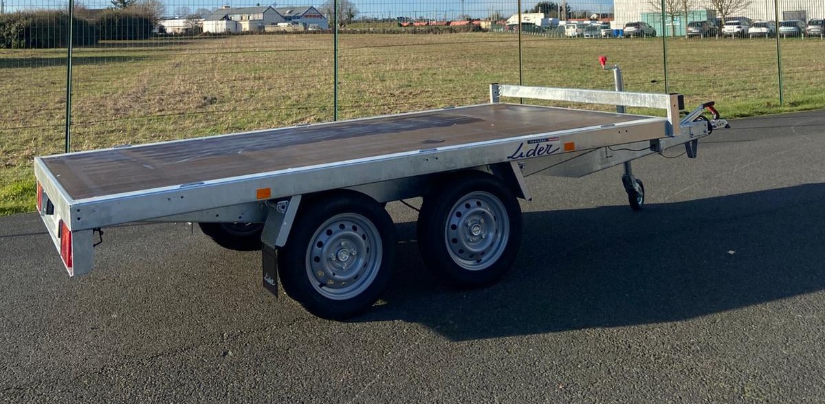 Lire la suite à propos de l’article Remorque Lider plateau roue dessous 41622 double essieux  2389 € ttc